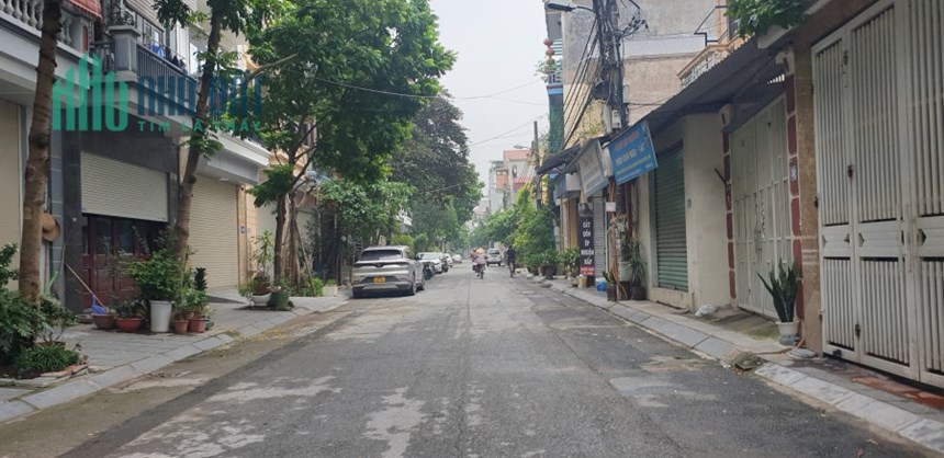 Bán GẤP Đất tặng nhà C4 phố Thanh Am, ngõ ô tô tránh, vỉa hè, DT 92m2, MT 5m, nhỉnh 8 tỷ