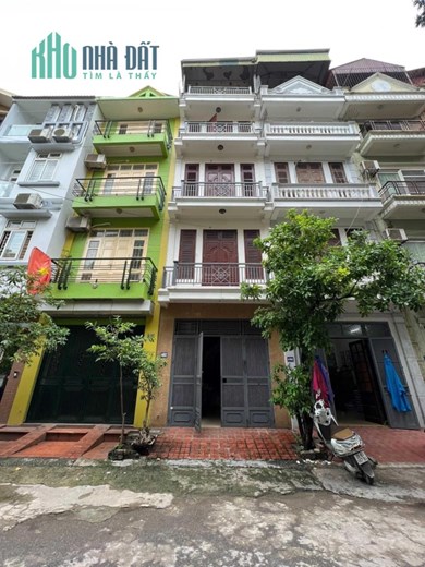 Nhà lô góc Trần Duy Hưng 3 mặt thoáng, cách phố 20m, ngõ thông các ngả giá 7,1 tỷ.