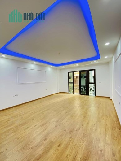 Bán nhà 82m2 phố Nguyễn Văn Cừ, Long Biên Gara Ô tô phi Vỉa hè rộng Kinh doanh tốt Giá 4.5 Tỷ