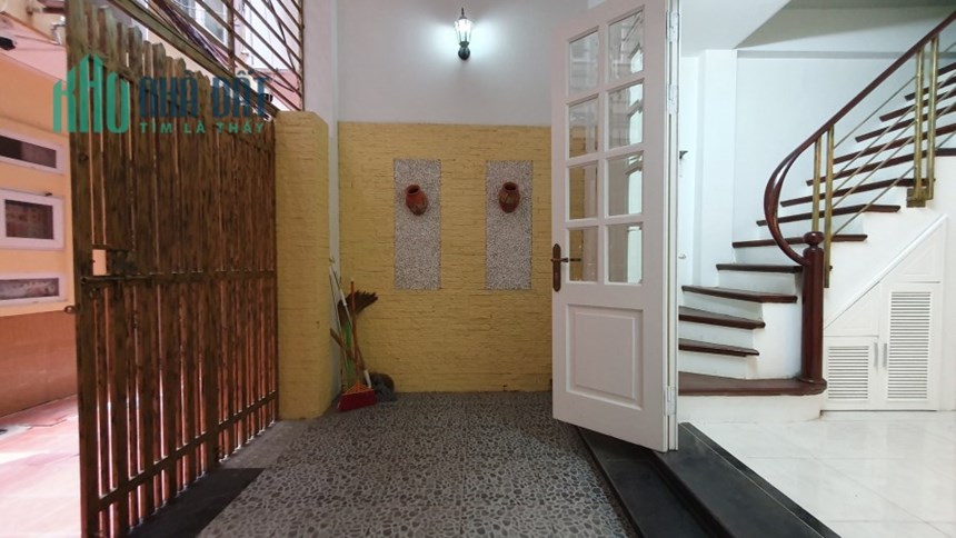 Bán nhà 82m2 phố Nguyễn Văn Cừ, Long Biên Gara Ô tô phi Vỉa hè 3m Kinh doanh vô đối Giá 4.6 Tỷ