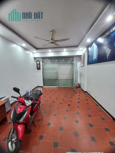 cần bán căn nhà tại ngõ 134 Lê Trọng Tấn,  căn góc, gần ô tô, 46m, 3T,  5.5 tỷ