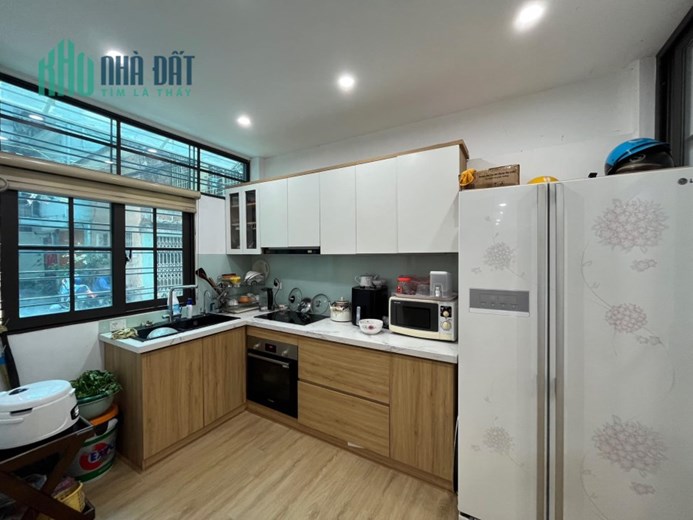 Bán nhà 81m2 phố Nguyễn Văn Cừ, Long Biên Gara Ô tô phi Thang máy Nhập Nội thất Cao Cấp 10.3 Tỷ