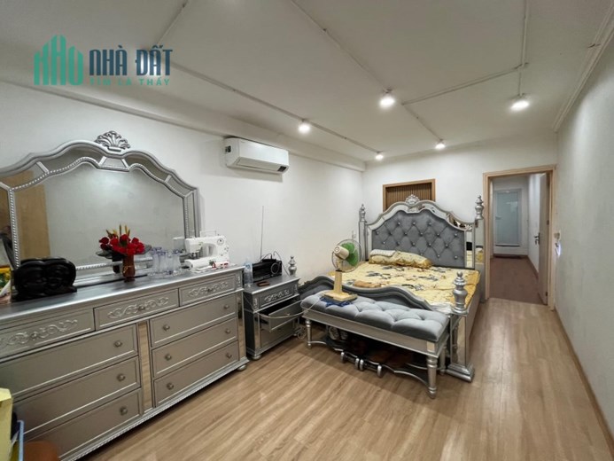 Bán nhà 82m2 phố Nguyễn Văn Cừ, Long Biên Gara Ô tô Thang máy XỊN Nội thất Cao Cấp 10.1 Tỷ
