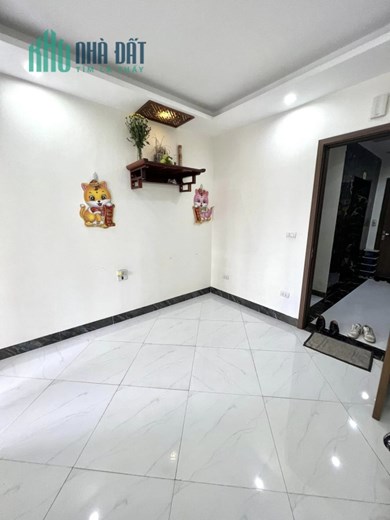 Bán nhà 82m2 phố Nguyễn Văn Cừ, Long Biên Gara Ô tô phi Thang máy Nội thất Cao Cấp 10.1 Tỷ