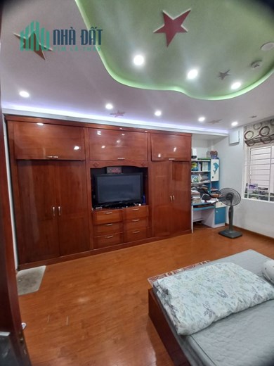 cần bán căn nhà tại ngõ 134 Lê Trọng Tấn,  căn góc, gần ô tô, 46m, 3T,  5.5 tỷ