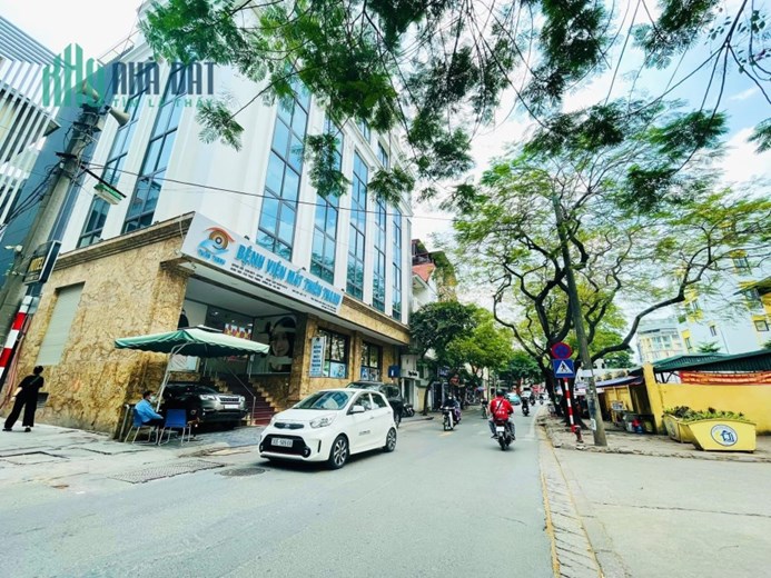 ( BÁN NHANH) Tòa nhà Mặt phố Thái Thịnh 90m2, mặt tiền 8.3m, Lô góc 2 mặt đường, sổ vuông