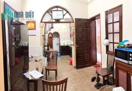 Cho thuê Nhà ngõ 89 Vọng Hà Hoàn Kiếm 40m2- 3.5 tầng - 10m mặt tiền- giá 13tr/tháng.