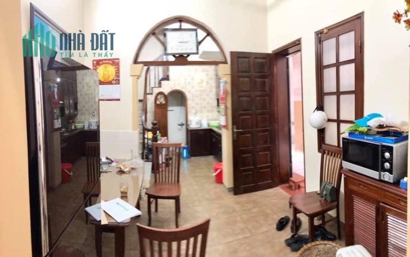 Cho thuê Nhà ngõ 89 Vọng Hà Hoàn Kiếm 40m2- 3.5 tầng - 10m mặt tiền- giá 13tr/tháng.