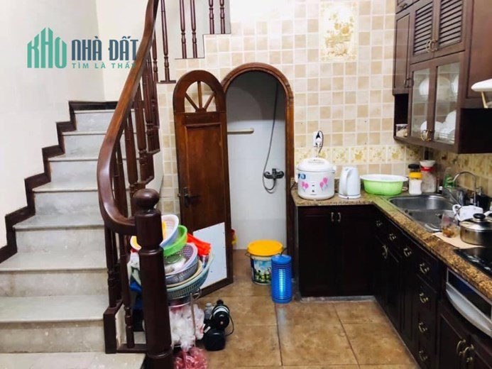 Cho thuê Nhà ngõ 89 Vọng Hà Hoàn Kiếm 40m2- 3.5 tầng - 10m mặt tiền- giá 13tr/tháng.
