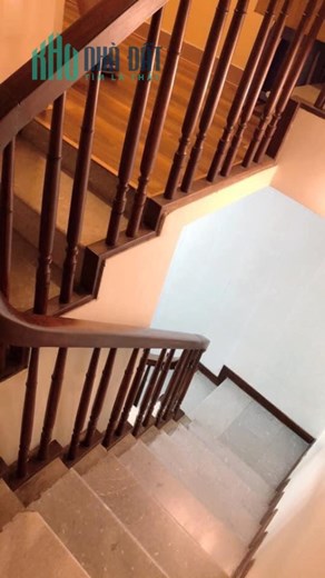 Cho thuê Nhà ngõ 89 Vọng Hà Hoàn Kiếm 40m2- 3.5 tầng - 10m mặt tiền- giá 13tr/tháng.