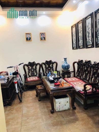 Cho thuê Nhà ngõ 89 Vọng Hà Hoàn Kiếm 40m2- 3.5 tầng - 10m mặt tiền- giá 13tr/tháng.