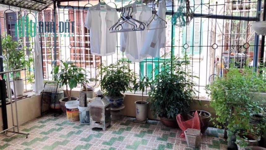 Cho thuê Nhà ngõ 89 Vọng Hà Hoàn Kiếm 40m2- 3.5 tầng - 10m mặt tiền- giá 13tr/tháng.