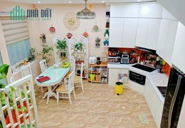 BÁN NHÀ PHỐ HÀN THUYÊN, 30M2 - 5 TẦNG - 3 NGỦ, CĂN GÓC, NHÀ ĐẸP, NHỈNH 6 TỶ
