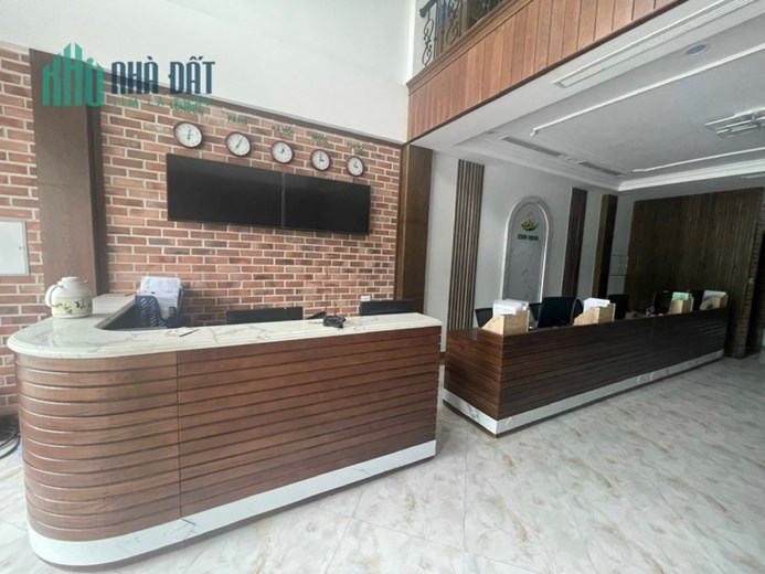 Cho thuê tầng 1 Shophouse, vỉa hè rộng thoáng bãi xe đỗ 10 oto, phù hợp làm văn phòng giới thiệu