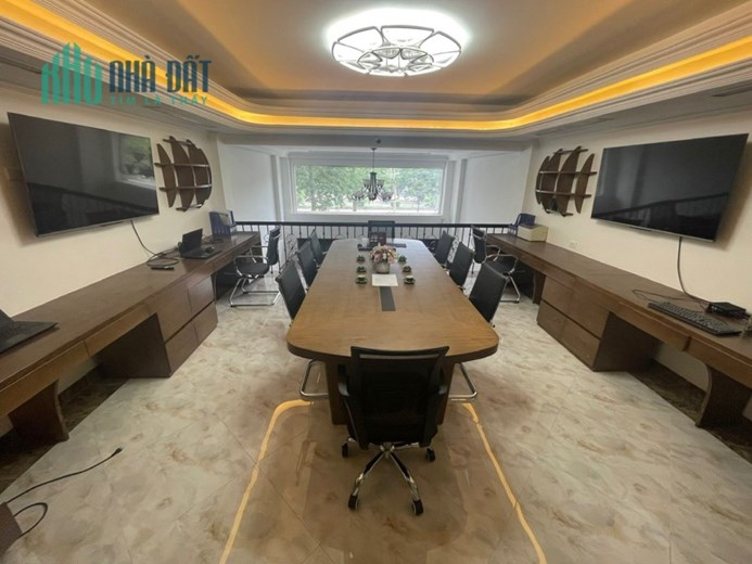Cho thuê tầng 1 Shophouse, vỉa hè rộng thoáng bãi xe đỗ 10 oto, phù hợp làm văn phòng giới thiệu