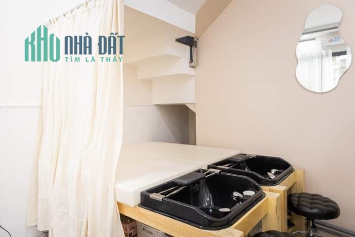 Cần sang nhượng tiệm nail/gội đầu khu vực Q10 đường Hồ Bá Kiện, trung tâm Q10 đông đúc.