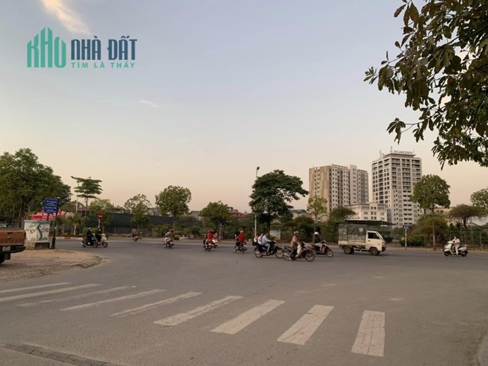 ĐẤT HIẾM CỰ KHỐI - Ô TÔ ĐỖ VÀO ĐẤT - THÔNG SỐ ĐẸP - KHÔNG KHÍ TRONG LÀNH - TIỆN ÍCH - Ở SƯỚNG -  72