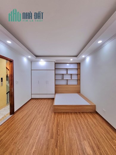 Bán nhà 85m2 phố Nguyễn Văn Cừ, Long Biên Gara 2 Ô tô tránh Vỉa hè rộng Kinh doanh Giá 4.9 Tỷ