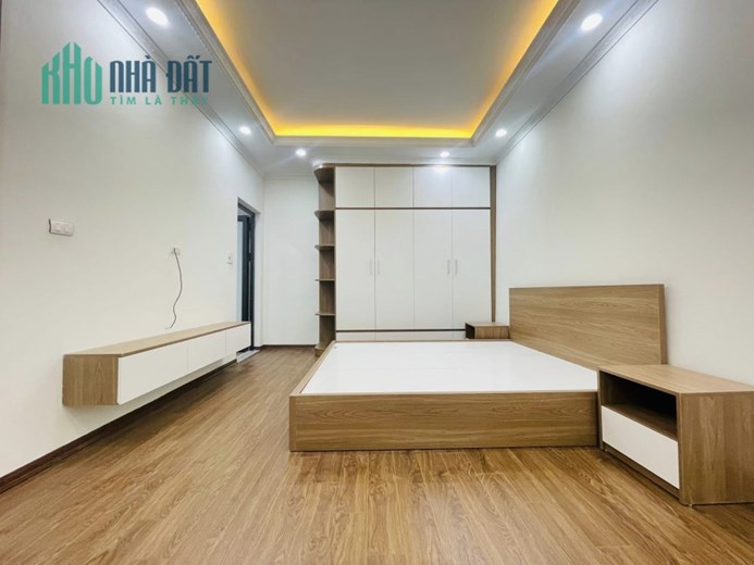 Bán nhà 84m2 phố Nguyễn Văn Cừ, Long Biên Gara 2 Ô tô tránh Vỉa hè rộng Kinh doanh vô đối Giá 4.9 Tỷ