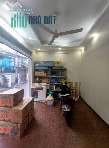 Bán nhà mặt phố hoàng mai 33m2 x 5 tầng giá 4.25 tỷ.