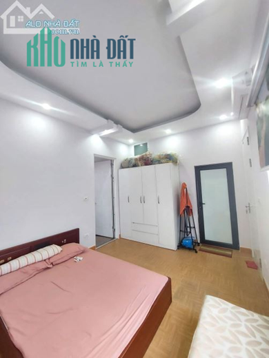 Bán nhà mặt phố hoàng mai 33m2 x 5 tầng giá 4.25 tỷ.