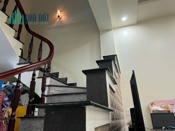 Bán nhà phân lô 193 Văn Cao - Thư Trung, 90m 2 tầng độc lập GIÁ 4.1 tỉ