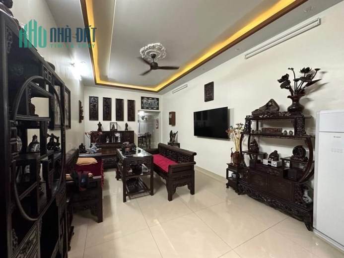 Bán nhà khu dân trí cao Nguyễn Công Trứ, 68m 3 tầng sân cổng riêng GIÁ 4.5 tỉ