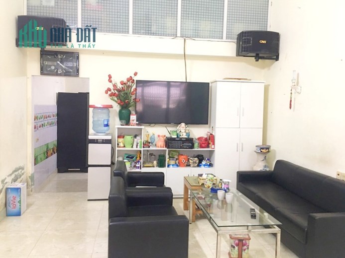 Bán nhà mặt ngõ Ngô Gia Tự - Đằng Lâm, 53m 2 tầng GIÁ 3.1 tỉ ô.tô để trong sân