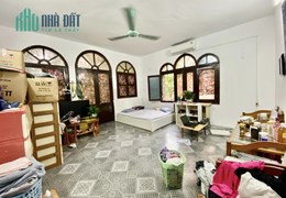 HIẾM CỰC MẶT PHỐ! LÔ GÓC - KINH DOANH SẦM UẤT - 126M Ở SƯỚNG - CHO THUÊ ĐỈNH GIÁ 24TỶ5