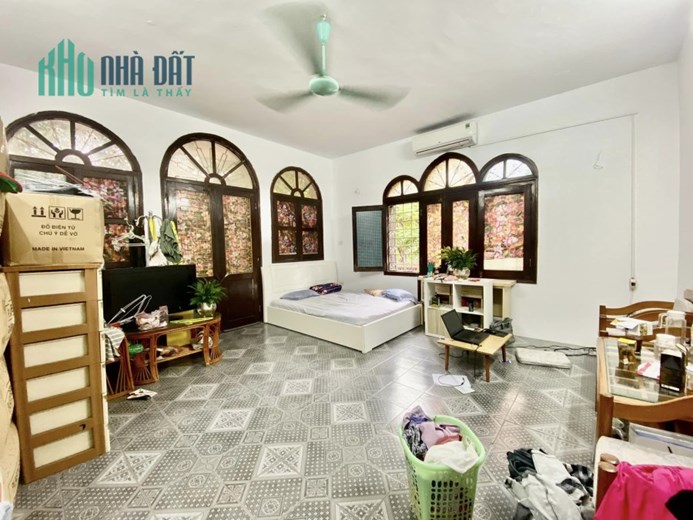 HIẾM CỰC MẶT PHỐ! LÔ GÓC - KINH DOANH SẦM UẤT - 126M Ở SƯỚNG - CHO THUÊ ĐỈNH GIÁ 24TỶ5