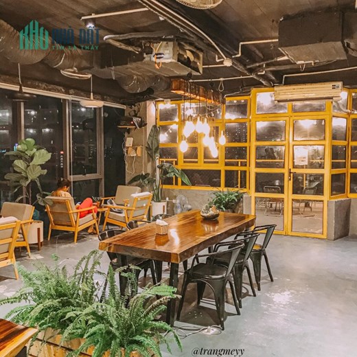 SANG NHƯỢNG QUÁN VÀ THƯƠNG HIỆU SAM ROOFTOP COFFEE ĐANG KINH DOANH CÓ KHÁCH TẠI 212 NGUYỄN TRÃI,