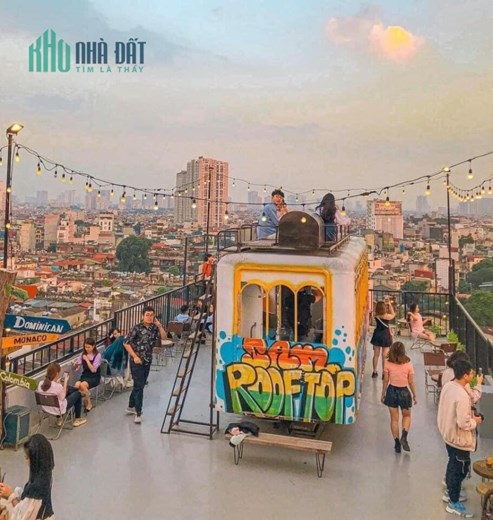 SANG NHƯỢNG QUÁN VÀ THƯƠNG HIỆU SAM ROOFTOP COFFEE ĐANG KINH DOANH CÓ KHÁCH TẠI 212 NGUYỄN TRÃI,