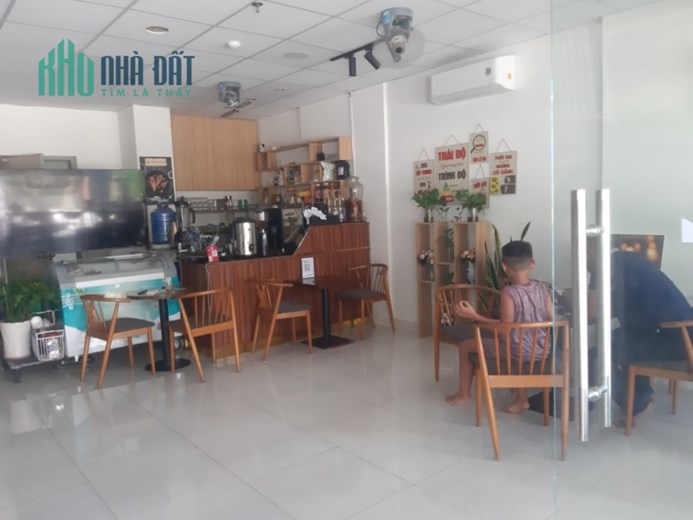 Sang quán cafe 2 mặt ( 1 mặt tiền, 1 mặt trong chung cư )- Địa chỉ: B3-S.06 Chung cư Green Town, 99
