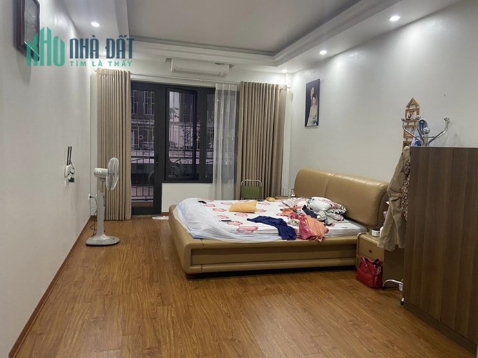 Bán nhà 81m2 phố Nguyễn Văn Cừ, Long Biên Gara Ô tô đua Thang máy Nội thất VIP 10.2 Tỷ