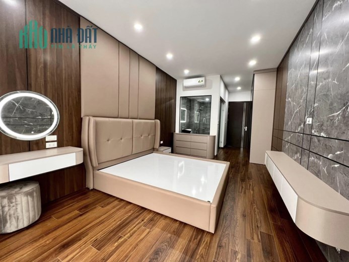 CHỦ NHÀ THA THIẾT NHỜ BÁN HỘ CĂN NHÀ TẠI TRUNG TÂM PHỐ LONG BIÊN TẶNG NỘI THẤT – GIÁ CHỈ NHỈNH 3 TỶ