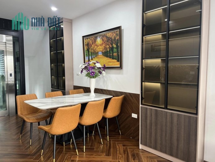 CHỦ NHÀ THA THIẾT NHỜ BÁN HỘ CĂN NHÀ TẠI TRUNG TÂM PHỐ LONG BIÊN TẶNG NỘI THẤT  GIÁ CHỈ NHỈNH 3 TỶ