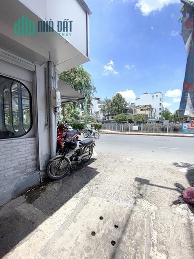 Bán nhà Trường Sa Phú Nhuận ,HXH, 50m2 ngang 4,3m ,5 tầng Giá 9,5 Tỷ