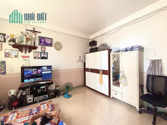 Bán nhà Trường Sa Phú Nhuận ,HXH, 50m2 ngang 4,3m ,5 tầng Giá 9,5 Tỷ