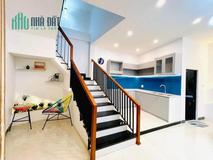 .Nhà sát Mặt Tiền Núi Thành, Ô tô đậu 10m, 41m2, 3 tầng đẹp, 2.x tỷ