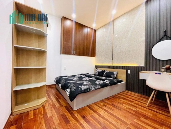 .Nhà sát Mặt Tiền Núi Thành, Ô tô đậu 10m, 41m2, 3 tầng đẹp, 2.x tỷ