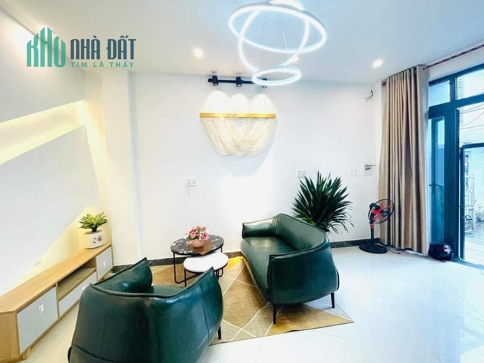 .Nhà sát Mặt Tiền Núi Thành, Ô tô đậu 10m, 41m2, 3 tầng đẹp, 2.x tỷ