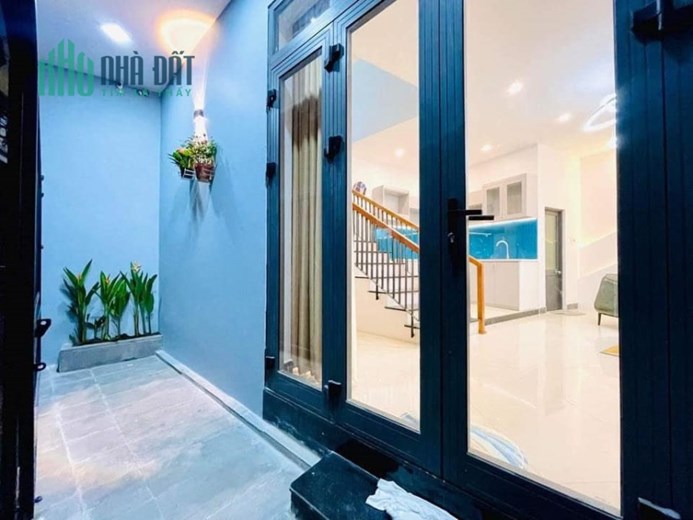 .Nhà sát Mặt Tiền Núi Thành, Ô tô đậu 10m, 41m2, 3 tầng đẹp, 2.x tỷ