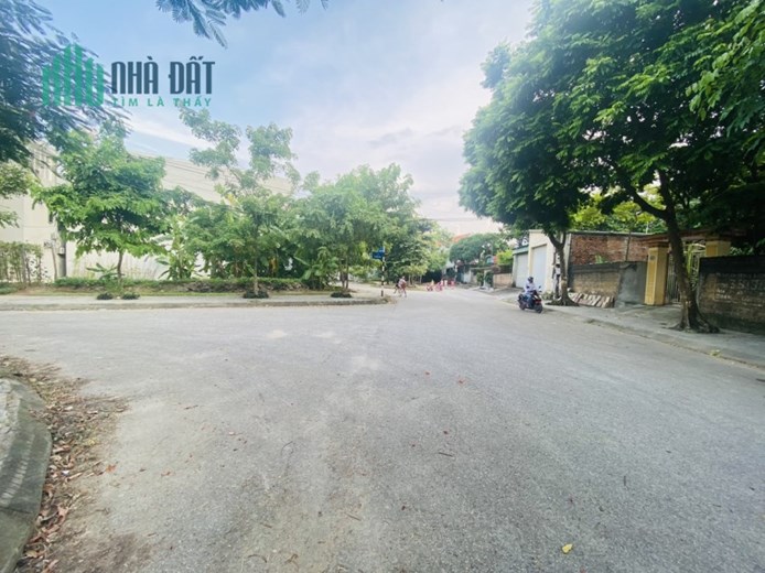 Bán 142m2 lô góc mặt đường Lê Quảng Ba, Liên Bảo, Vĩnh Yên