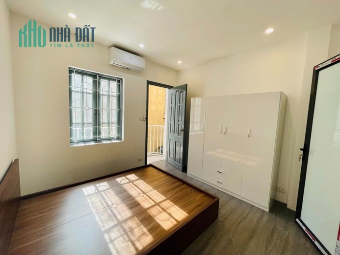 Nhà Đẹp, Ngõ Nông, Khu Vực Tiện Ích Nhiều Mà Gần Nhà, Thịnh Quang 28m2*5T giá 3.25 tỷ