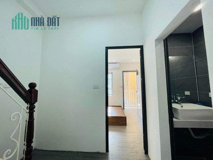 Nhà Đẹp, Ngõ Nông, Khu Vực Tiện Ích Nhiều Mà Gần Nhà, Thịnh Quang 28m2*5T giá 3.25 tỷ