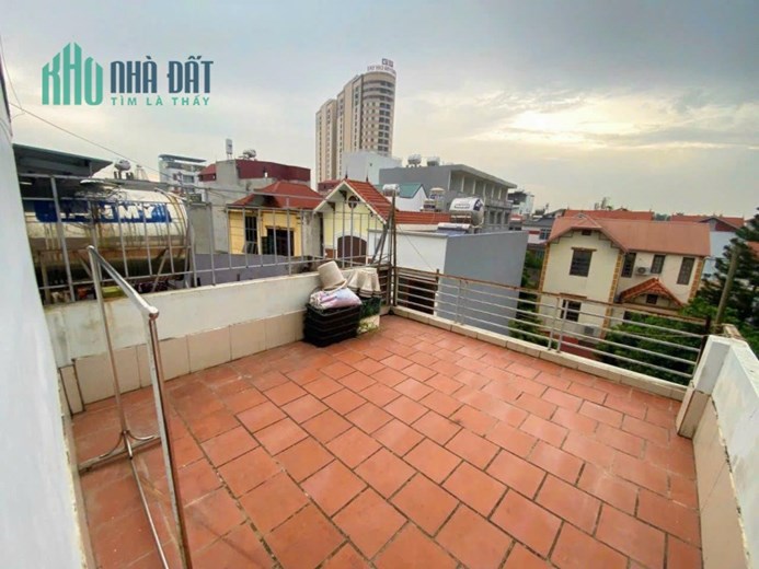 Giảm giá 700tr !!! Bán gấp nhà Tây Hồ ô tô đỗ cửa 40m2,4 tầng giá 3.x tỷ