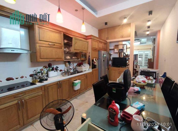 Cho thuê nhà nguyên căn, HGĐ, Thái Thịnh 68m2, 5T, 4m, 7P, 28 tr, đủ đồ.