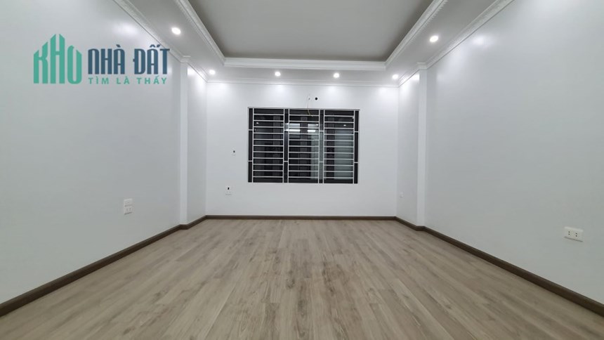Ngõ thông tứ tung, ô tô 20m, căn góc, đẹp ở ngay, bán nhà Trường Chinh