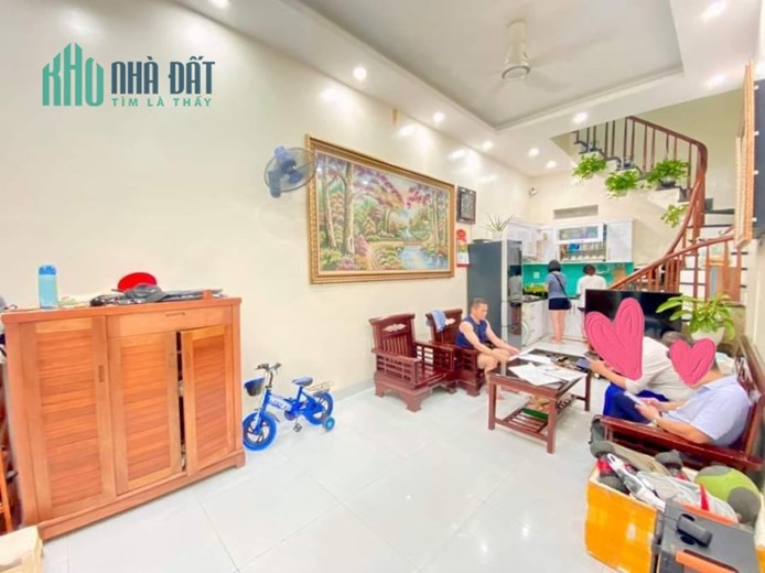 Bán nhà thông số vàng Thịnh Hào - Ngõ thông thoáng - ở sướng ,nhà dân xây