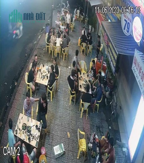 CẦN SANG QUÁN ỐC CÓ VỈA HÈ RỘNG ĐANG HOẠT ĐỘNG TỐT